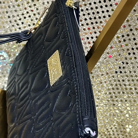 Betsey Johnson Black Quilted 'Luv' Wristlet Clutch Approx. 8 x 5 - Picture 6 of 12